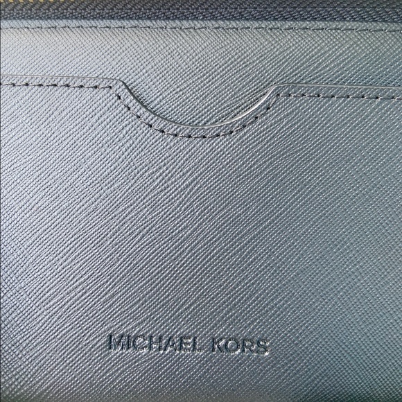Michael Kors Taxi print wallet - Picture 7 of 16